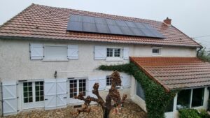 Installation solaire de 6 Kwc, réalisé avec des panneaux photovoltaïques Sunpower dans la Niévre. Fait par InnoGreenTech