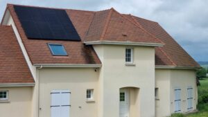 Générateur photovoltaïque de 3 Kwc posé en surimposition sur le veressant SUD d'une Maison à Dompierre sur Besbre dans L'allier