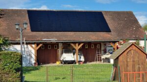 Installation Avec des panneaux Voltec à Avermes dans l'allier. Pose sur tuiles plates par InnoGreenTech