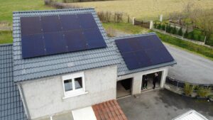 Installation d'un générateur photovoltaïque sur deux toits dans l'allier à Bost InnoGreenTech