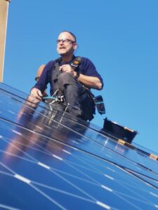 Gérant Fabrice BAUDIN de InnoGreenTech au travail à Yzeure dans l'allier