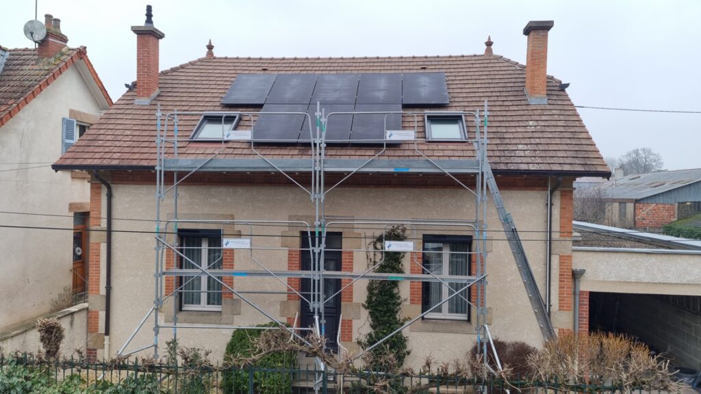 20240116_161630 Installation photovoltaïque de 3 kWc à Yzeure, près de Moulins (Allier).